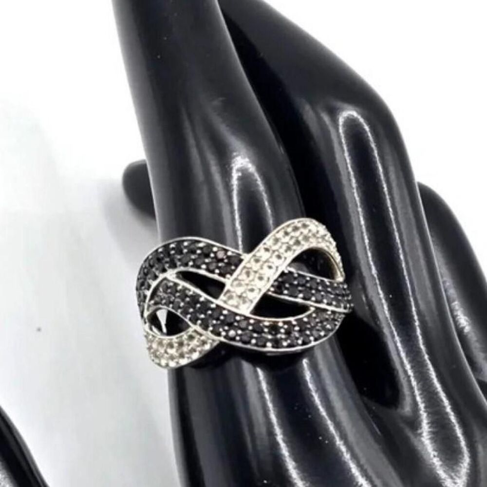 Luxe-jewelry-designs Women's Silver and Black Jewellery